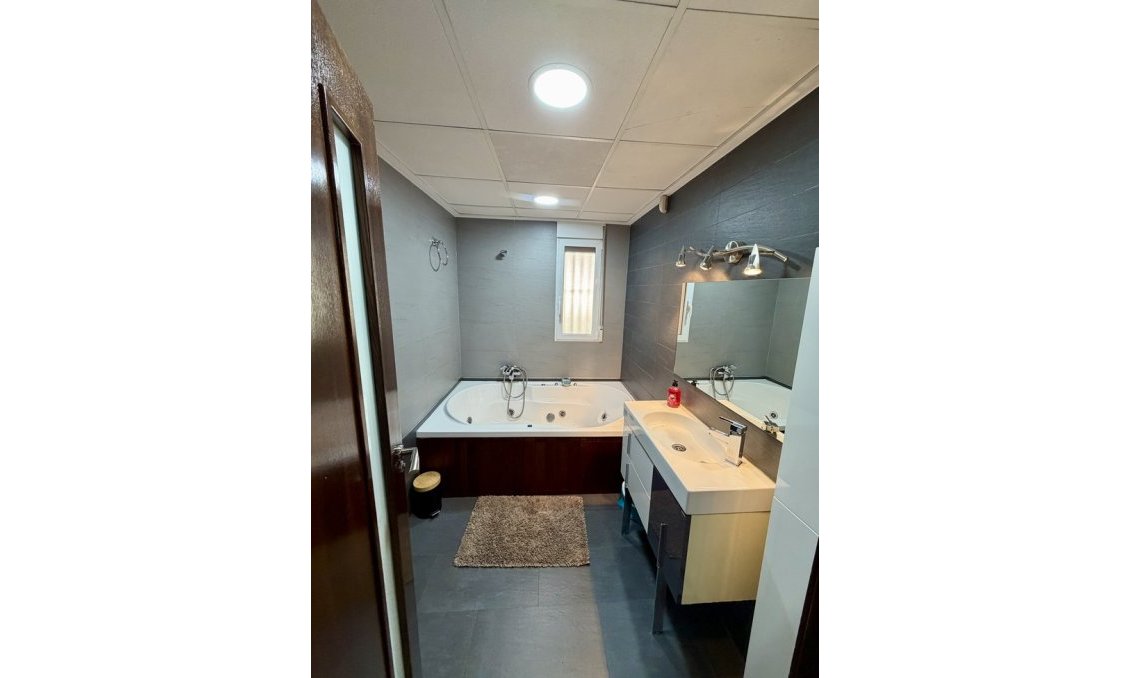 Segunda mano - Bungalow -
Benferri - Inland