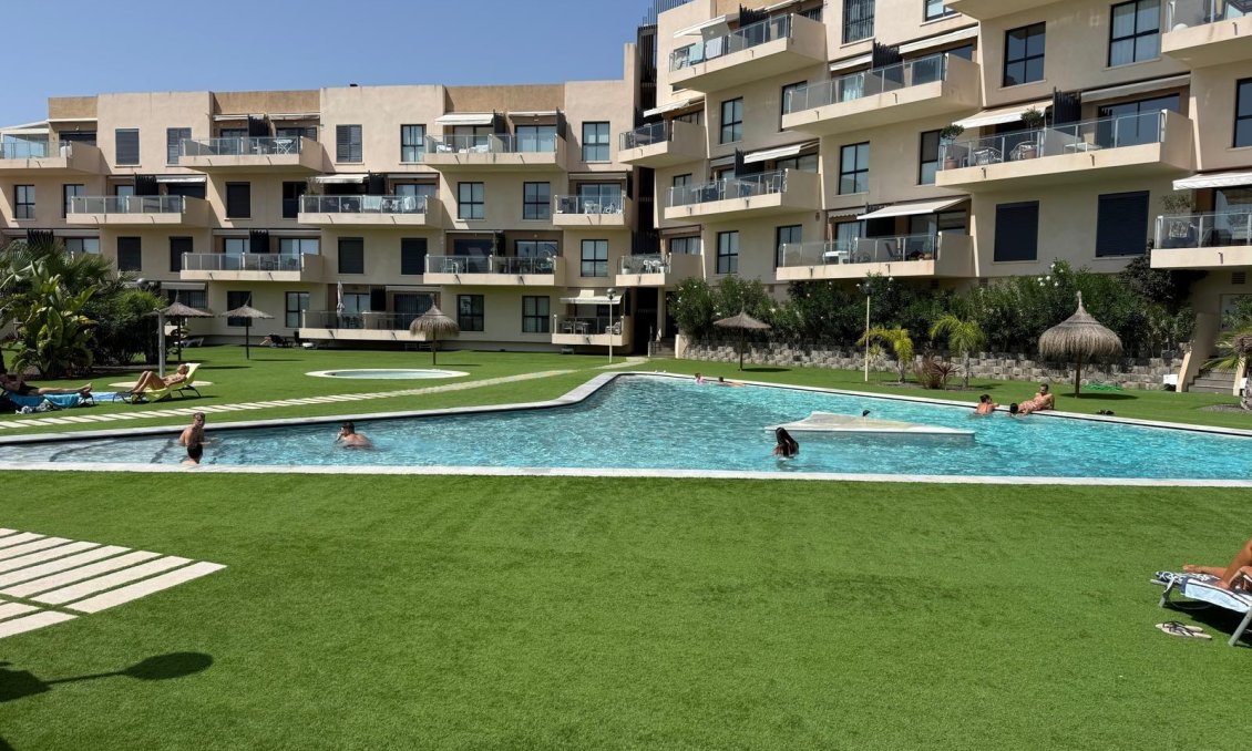 Segunda mano - Bungalow -
Orihuela Costa - La Zenia