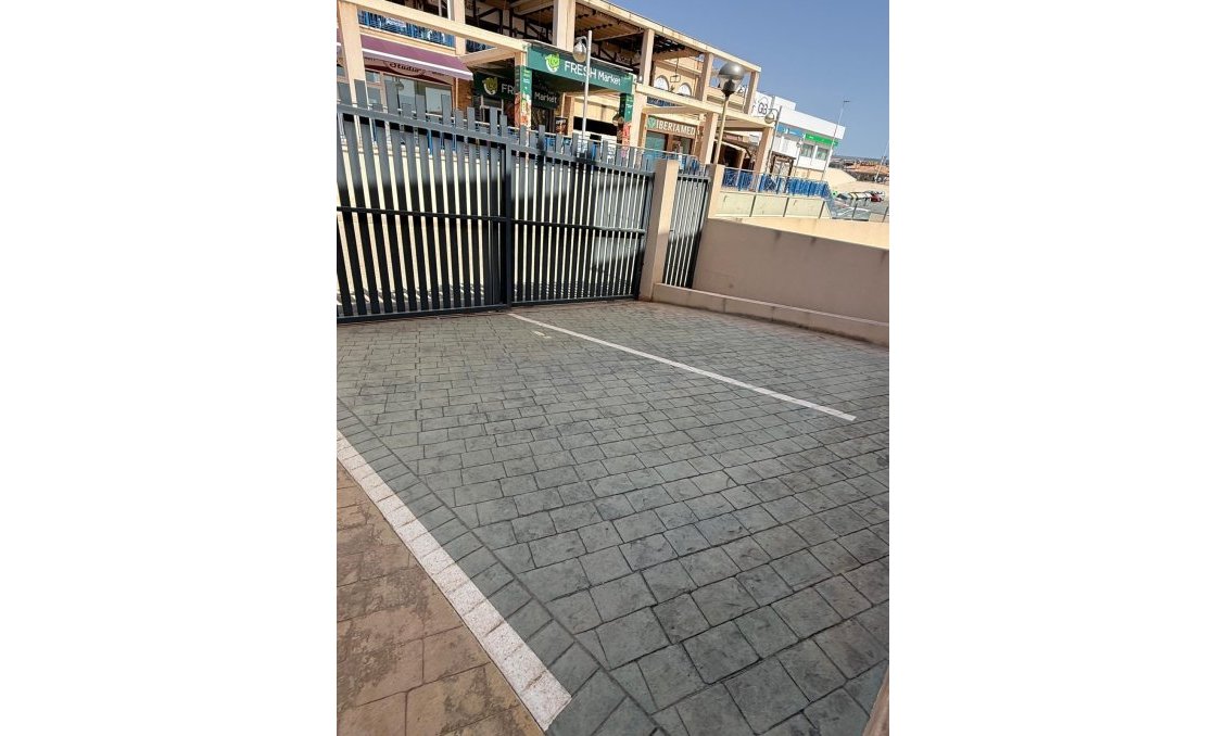 Segunda mano - Bungalow -
Orihuela Costa - La Zenia