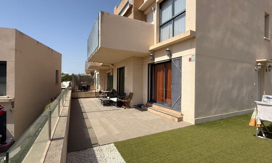 Segunda mano - Bungalow -
Orihuela Costa - La Zenia