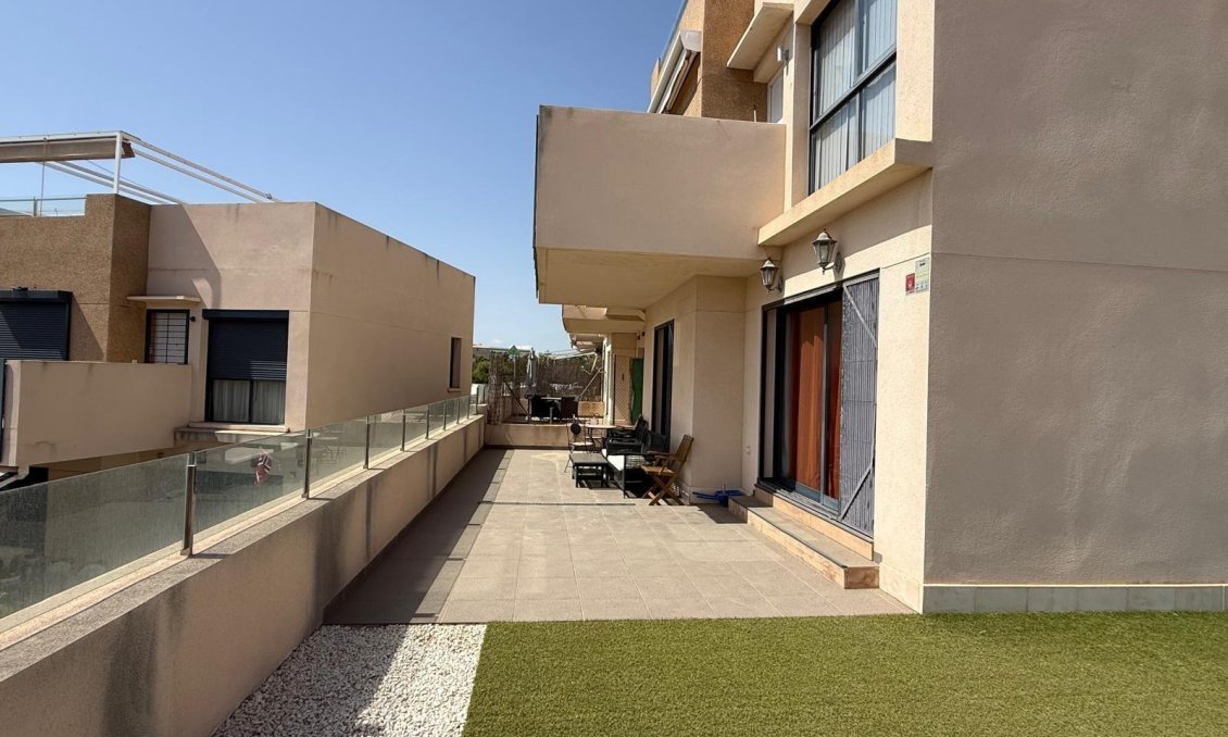 Segunda mano - Bungalow -
Orihuela Costa - La Zenia