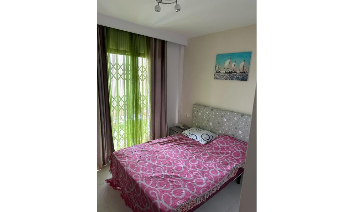 Segunda mano - Bungalow -
Orihuela Costa - La Zenia