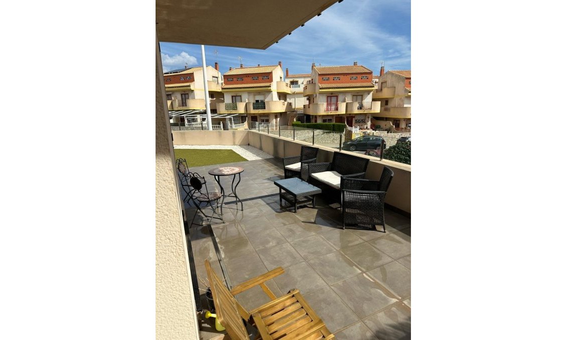 Segunda mano - Bungalow -
Orihuela Costa - La Zenia