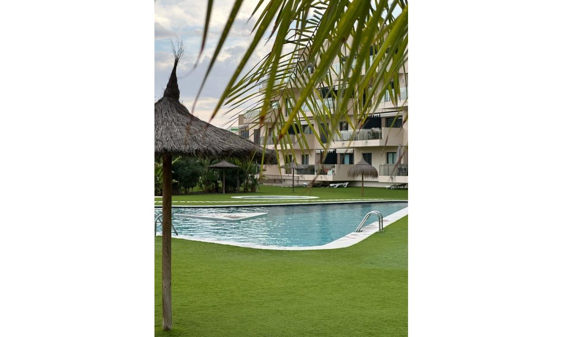 Segunda mano - Bungalow -
Orihuela Costa - La Zenia