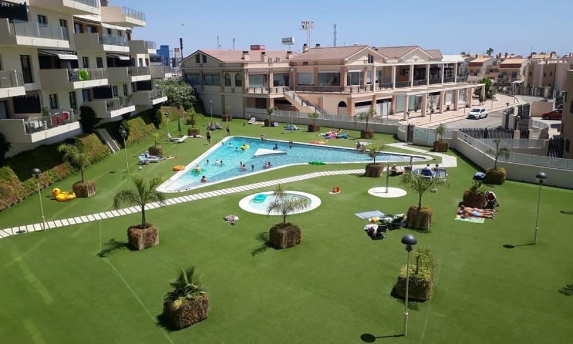Segunda mano - Bungalow -
Orihuela Costa - La Zenia