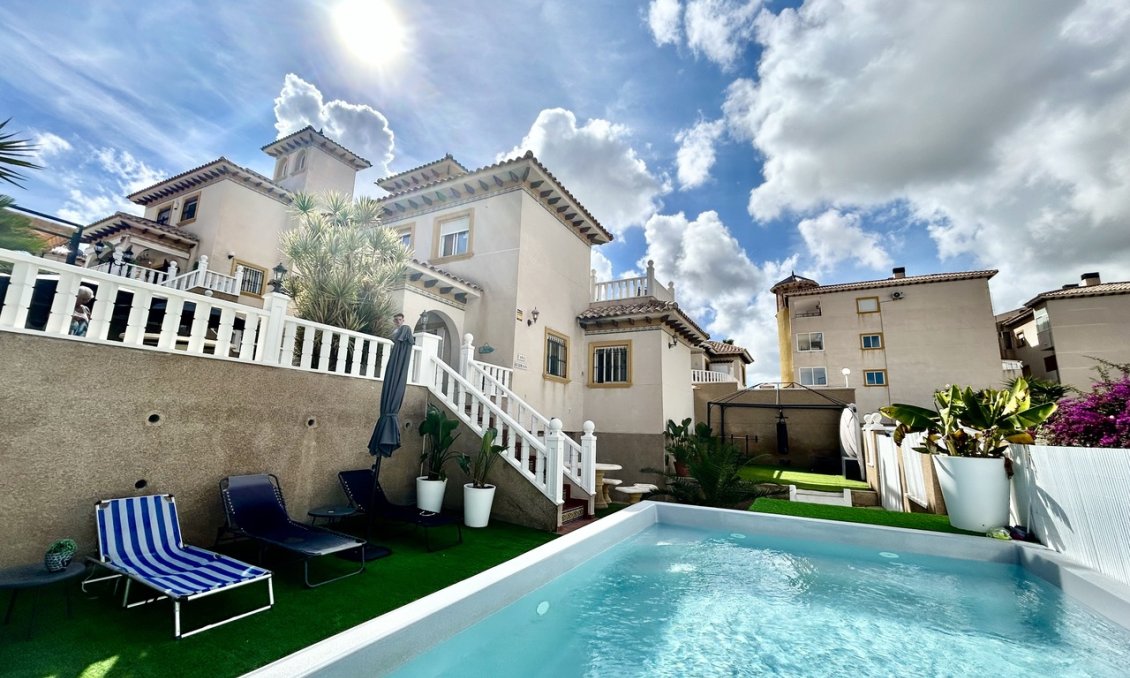 Segunda mano - Villa -
Villamartin - Costa Blanca