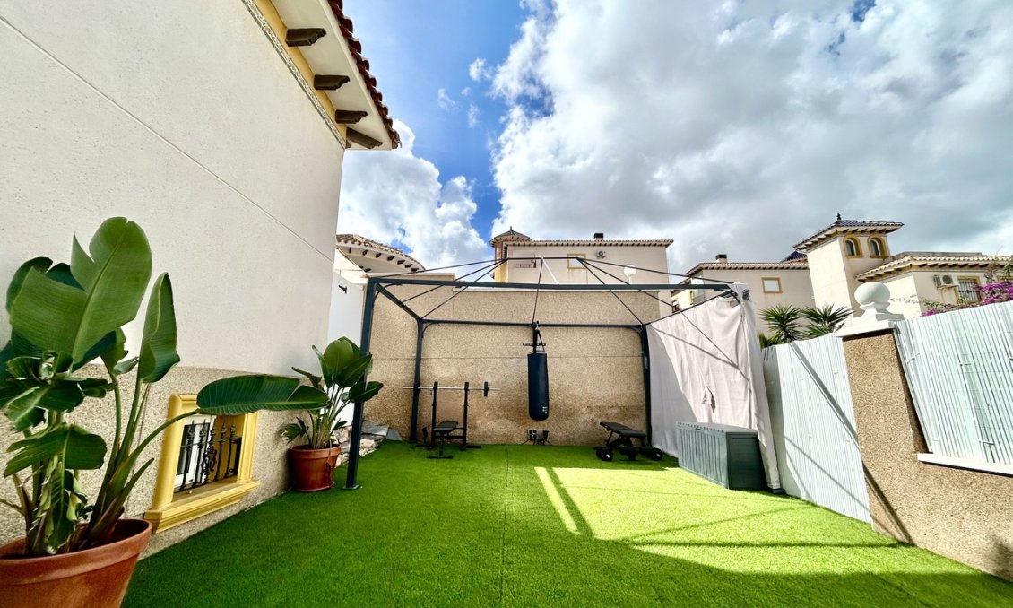 Segunda mano - Villa -
Villamartin - Costa Blanca
