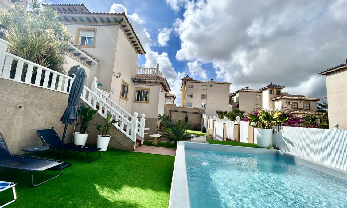 Segunda mano - Villa -
Villamartin - Costa Blanca