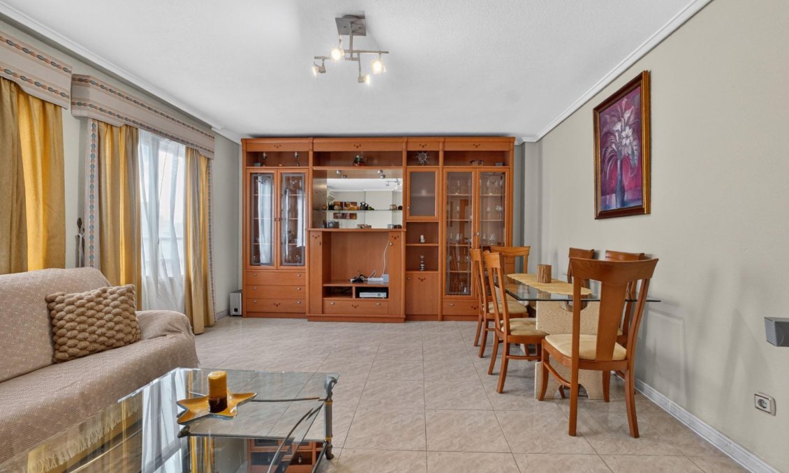 Revânzare - Apartament -
Torrevieja