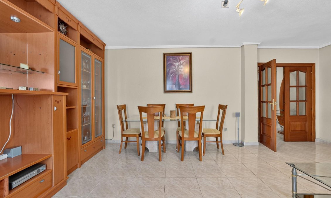 Revânzare - Apartament -
Torrevieja