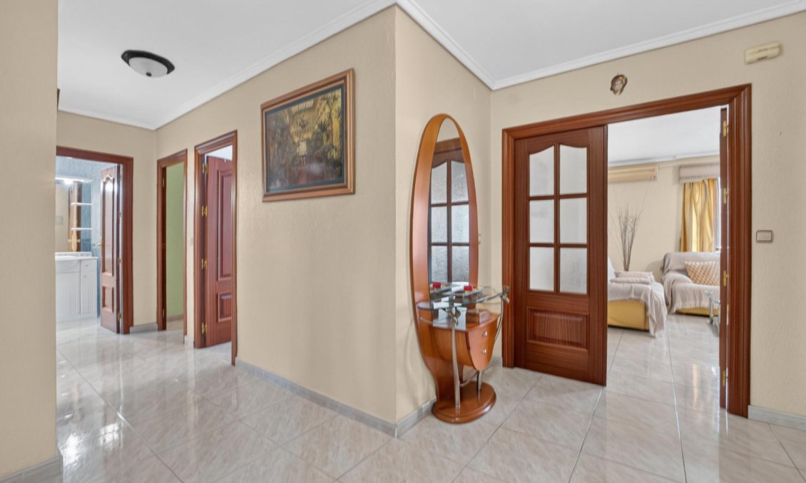 Revânzare - Apartament -
Torrevieja