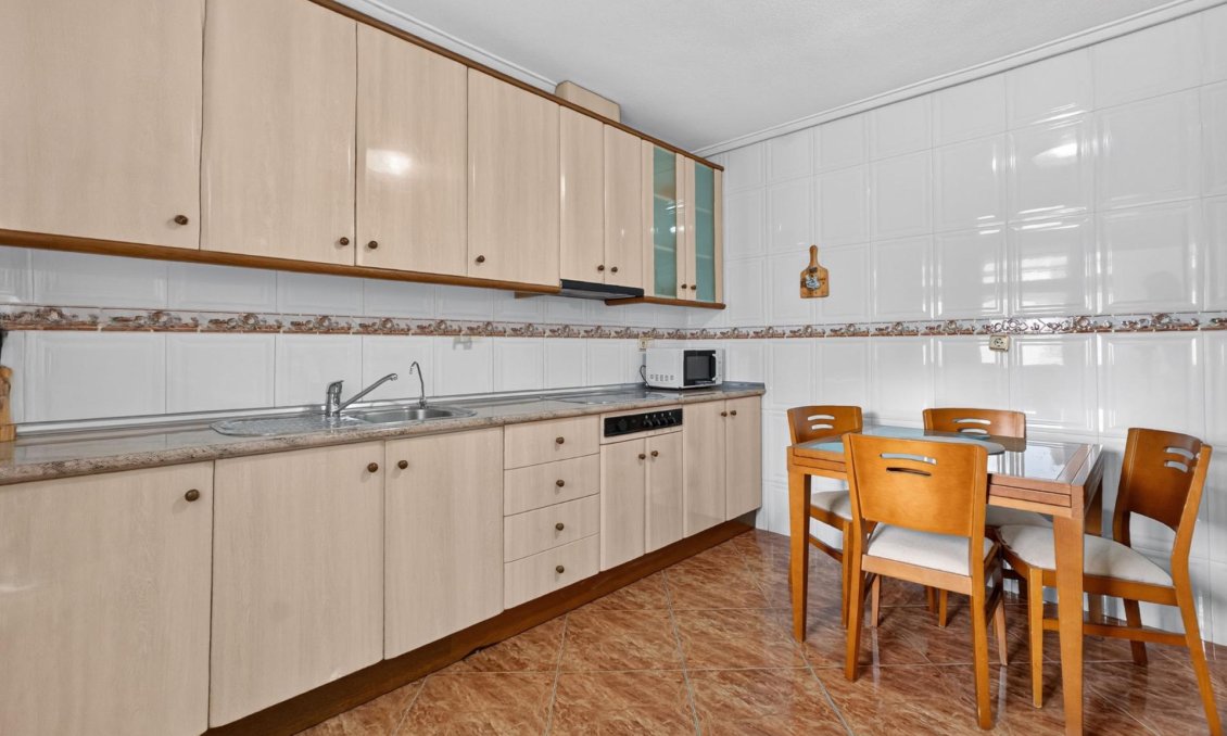 Revânzare - Apartament -
Torrevieja