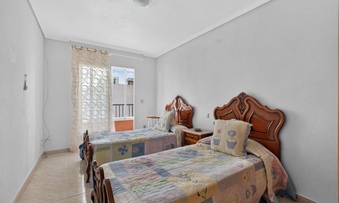 Revânzare - Apartament -
Torrevieja