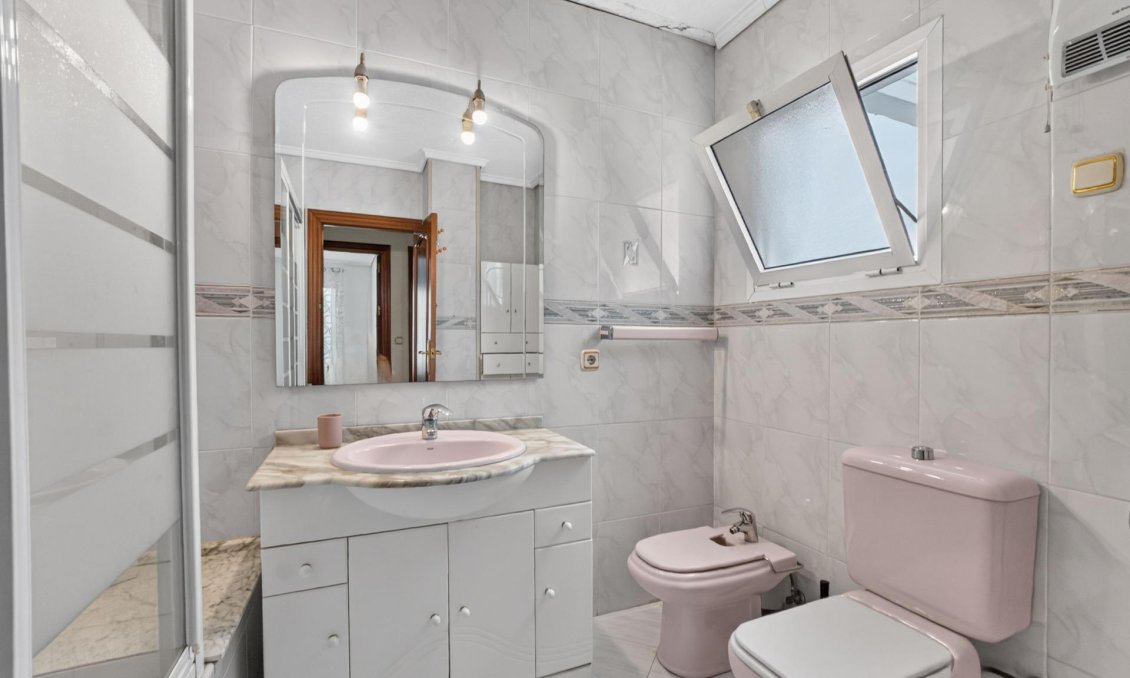 Revânzare - Apartament -
Torrevieja