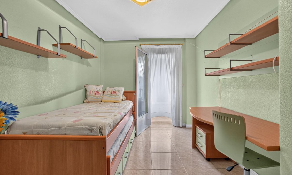 Revânzare - Apartament -
Torrevieja