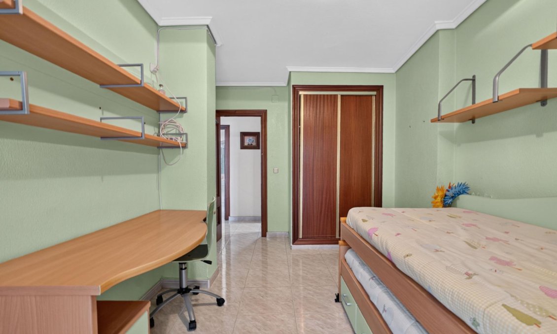 Revânzare - Apartament -
Torrevieja