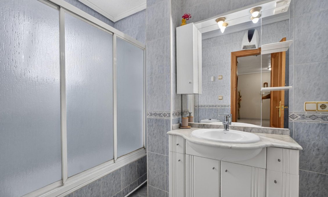 Revânzare - Apartament -
Torrevieja