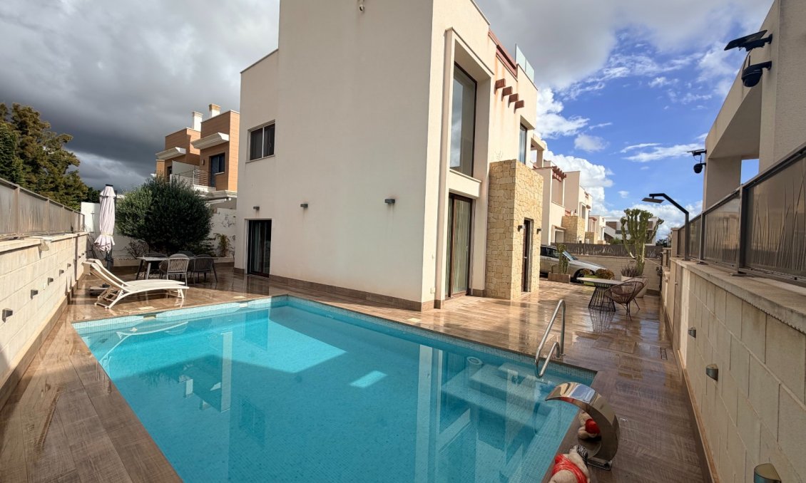 Segunda mano - Villa -
Ciudad Quesada - Costa Blanca