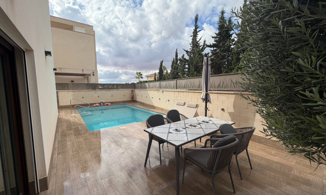 Segunda mano - Villa -
Ciudad Quesada - Costa Blanca