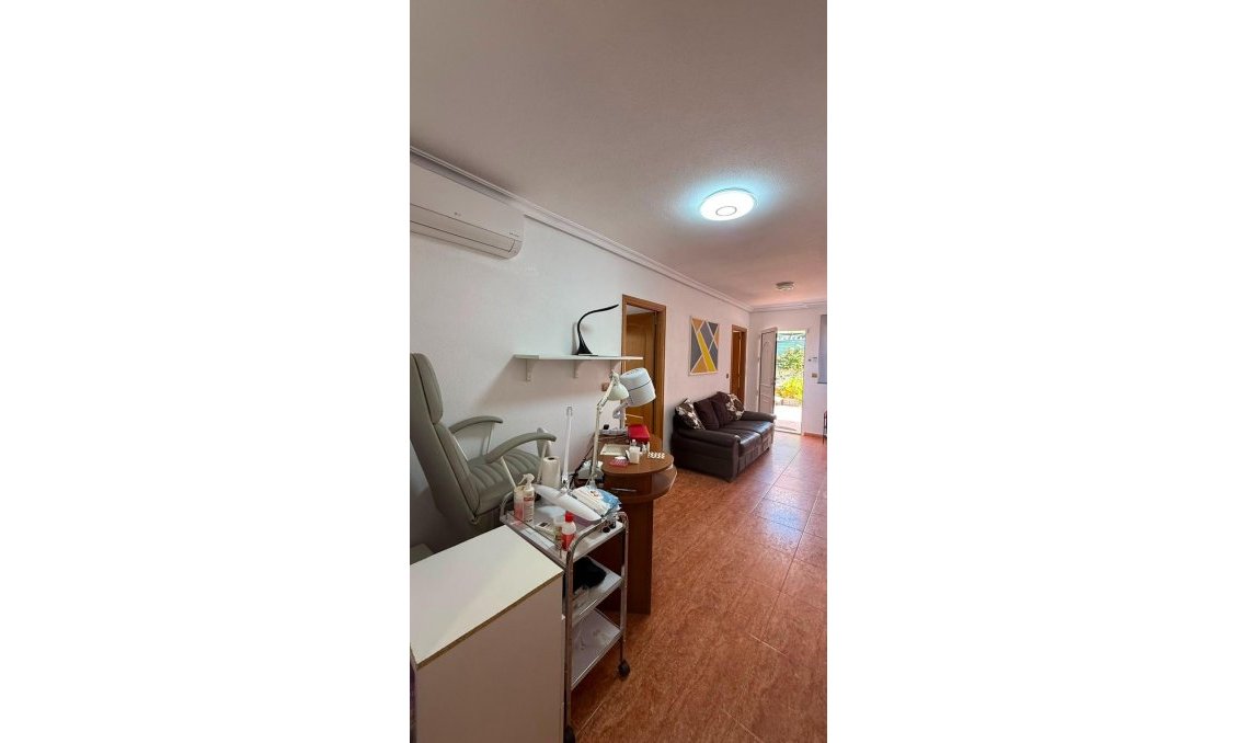 Resale - Bungalow -
Torrevieja - La Mata