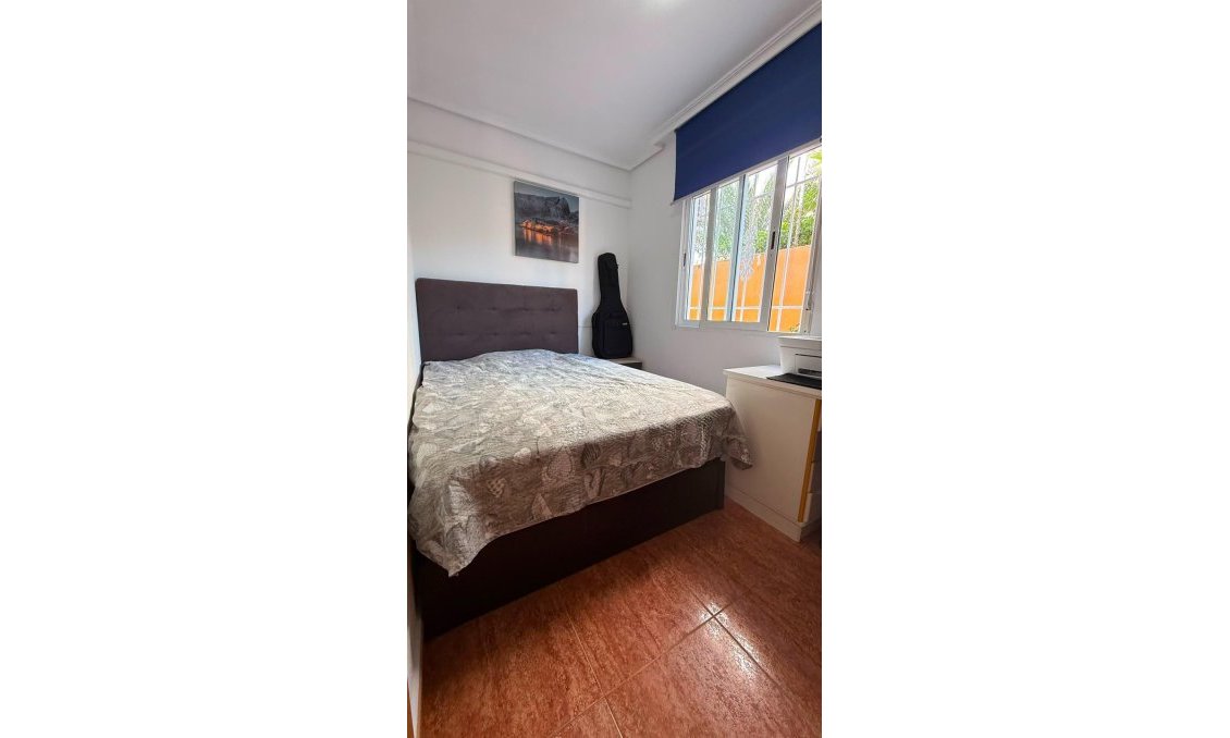 Resale - Bungalow -
Torrevieja - La Mata