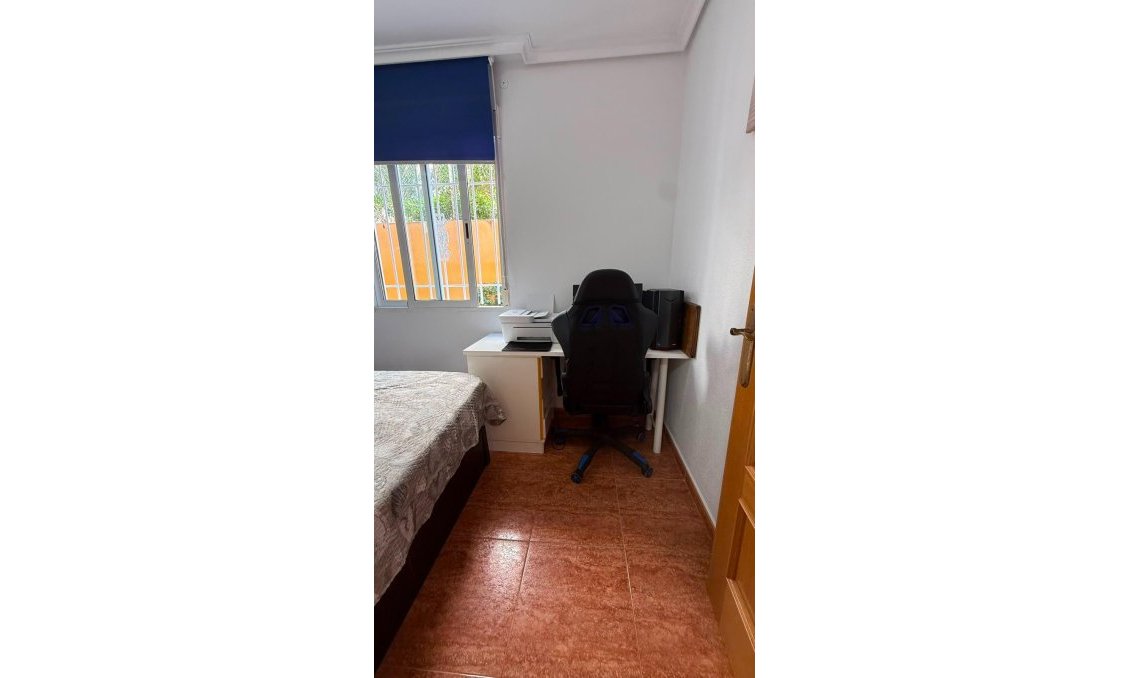 Resale - Bungalow -
Torrevieja - La Mata
