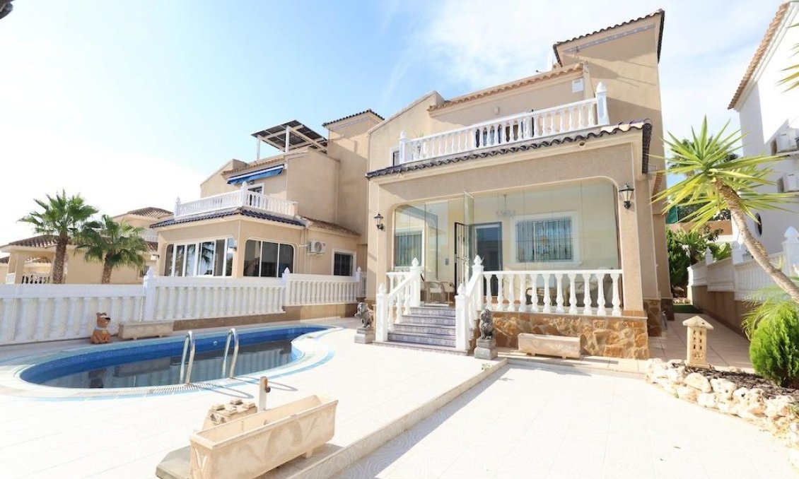 Revente - Villa -
Orihuela Costa - Costa Blanca