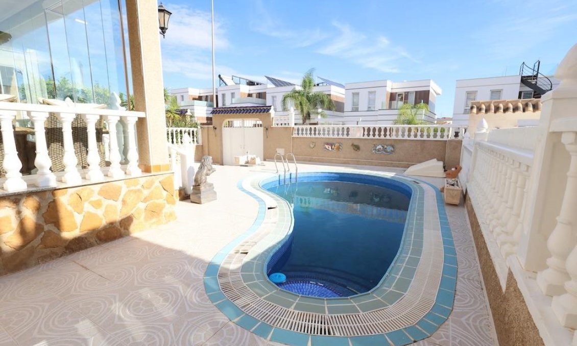 Revente - Villa -
Orihuela Costa - Costa Blanca