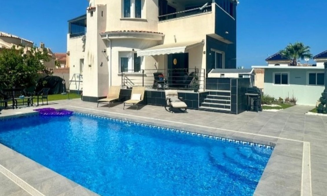 Segunda mano - Villa -
Ciudad Quesada - Costa Blanca