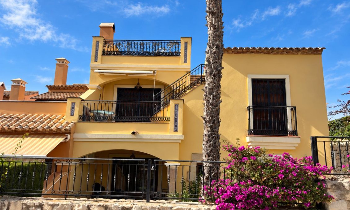 Revânzare - Apartament -
La Rellana