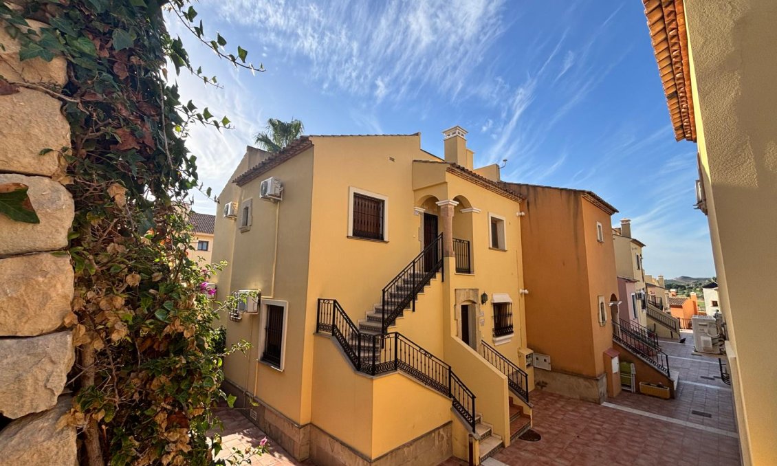 Revânzare - Apartament -
La Rellana