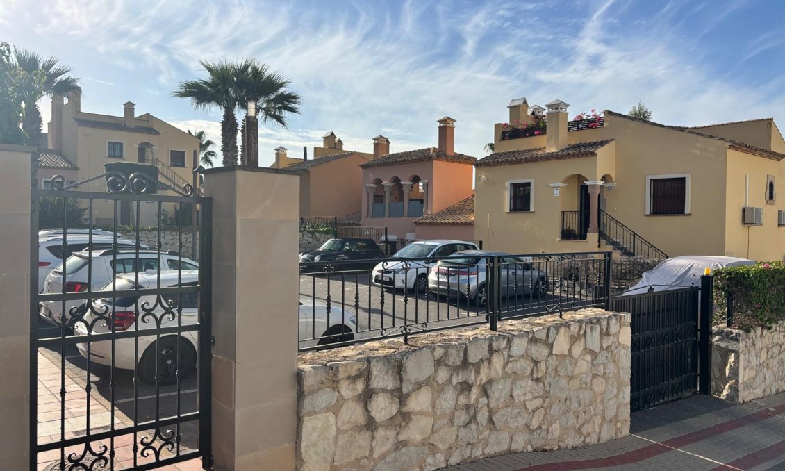 Revânzare - Apartament -
La Rellana