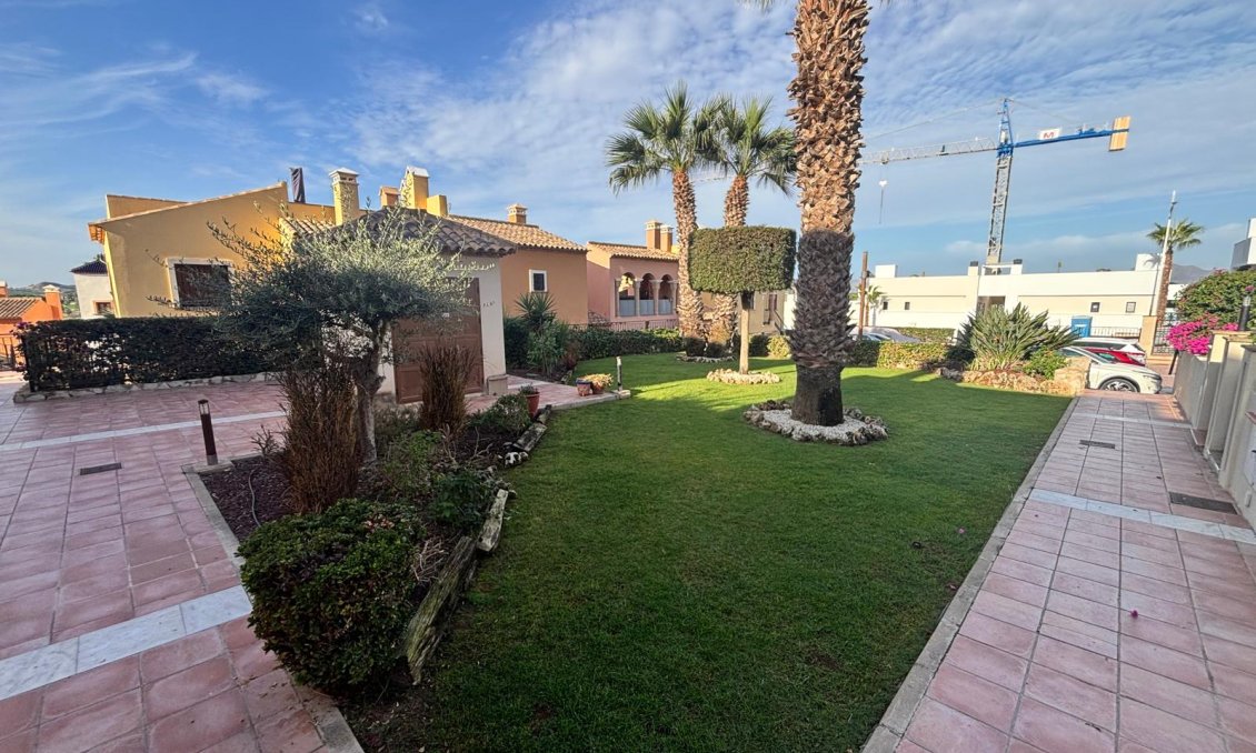 Revânzare - Apartament -
La Rellana