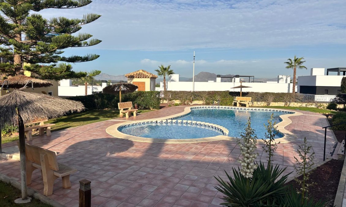 Revânzare - Apartament -
La Rellana