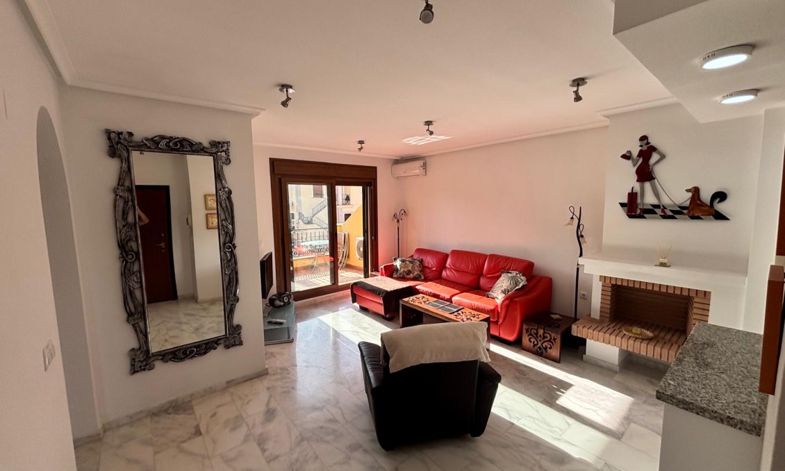 Revânzare - Apartament -
La Rellana