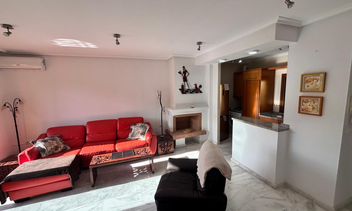 Revânzare - Apartament -
La Rellana