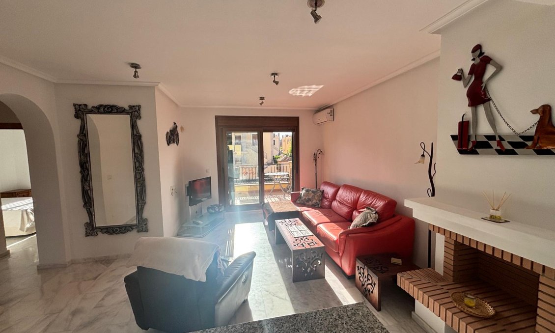 Revânzare - Apartament -
La Rellana