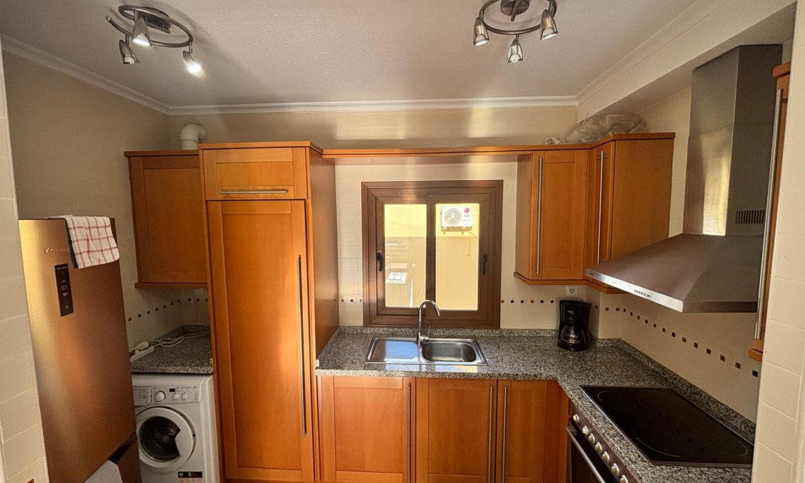 Revânzare - Apartament -
La Rellana