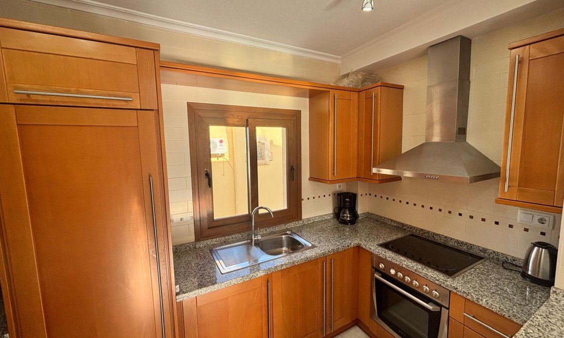 Revânzare - Apartament -
La Rellana