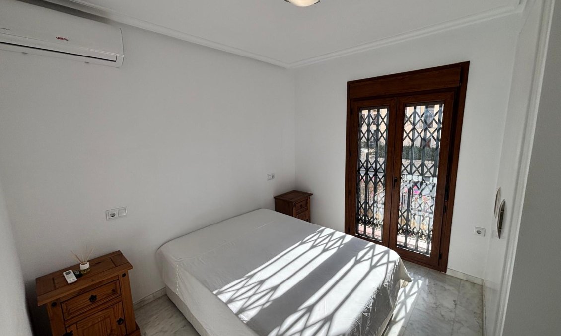 Revânzare - Apartament -
La Rellana