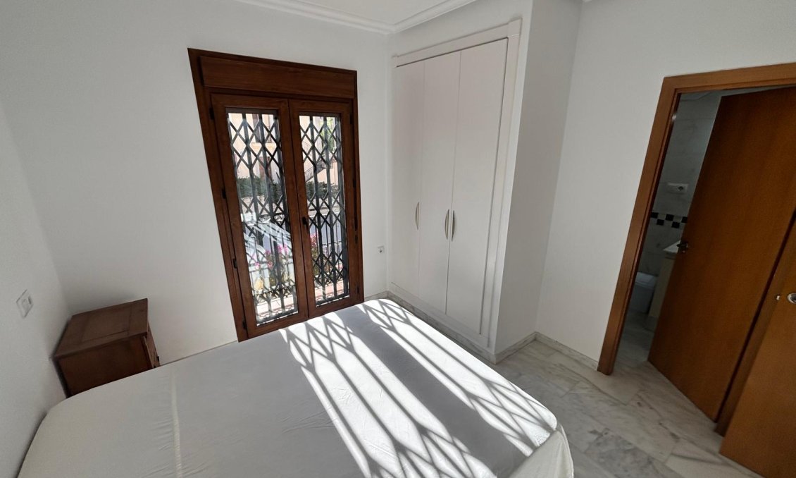 Revânzare - Apartament -
La Rellana