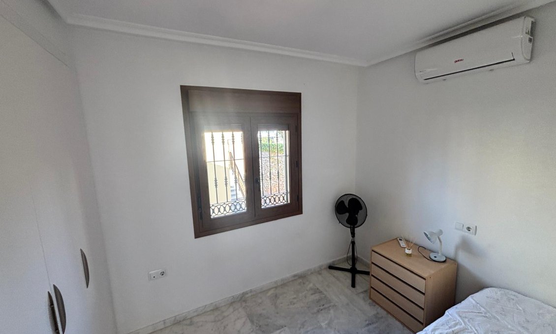 Revânzare - Apartament -
La Rellana