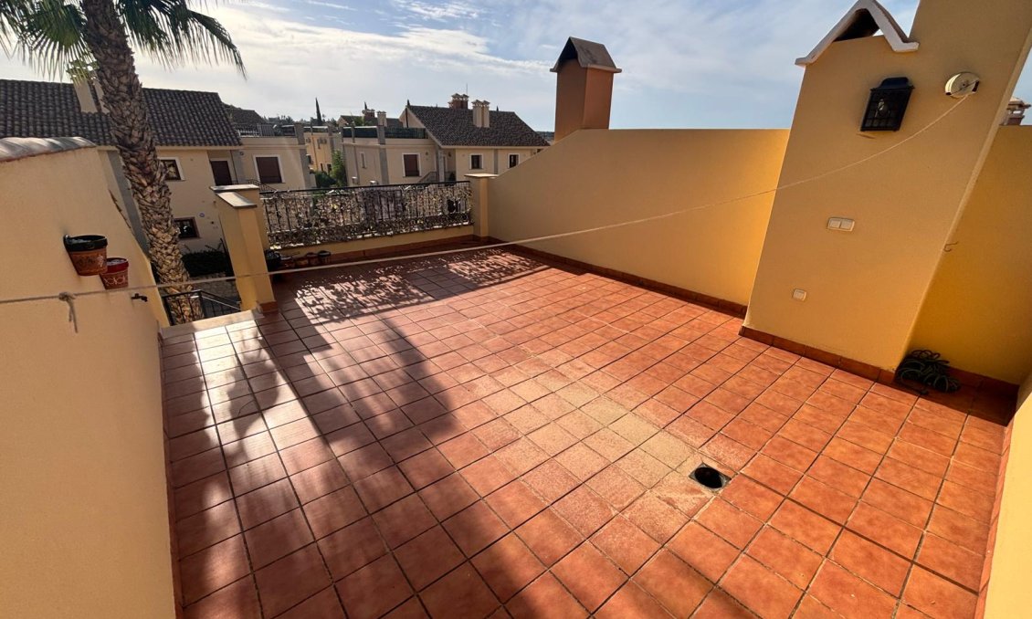 Revânzare - Apartament -
La Rellana