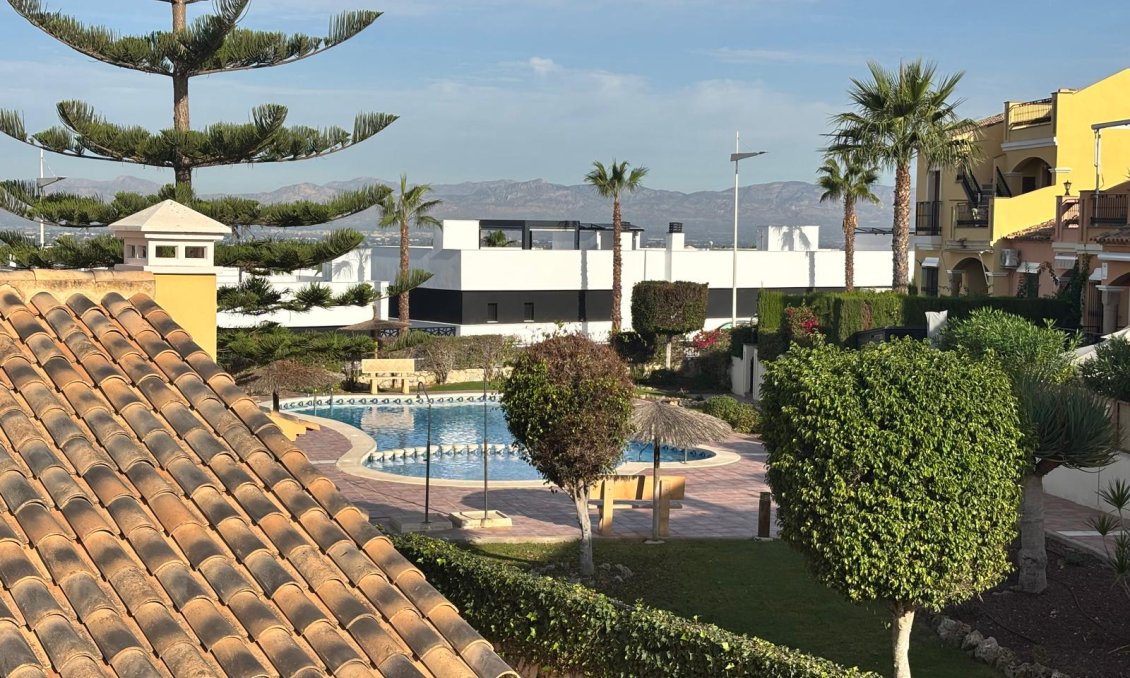 Revânzare - Apartament -
La Rellana