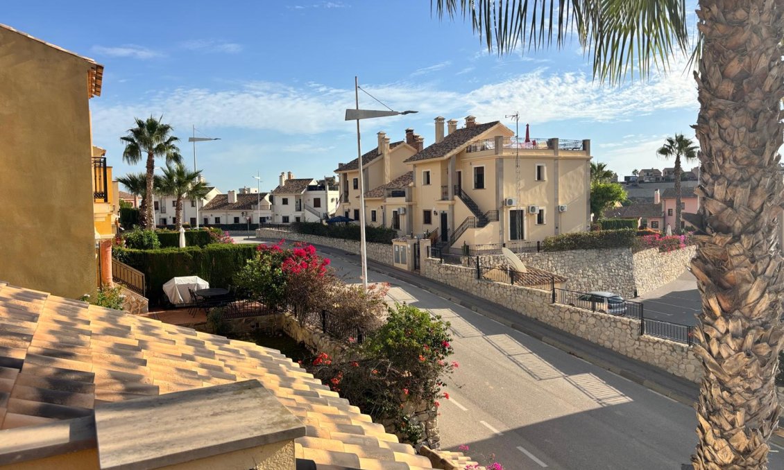 Revânzare - Apartament -
La Rellana