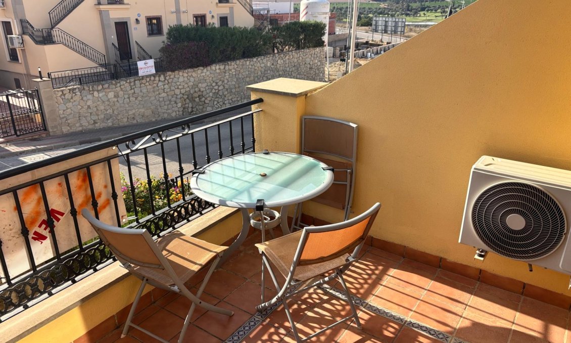 Revânzare - Apartament -
La Rellana