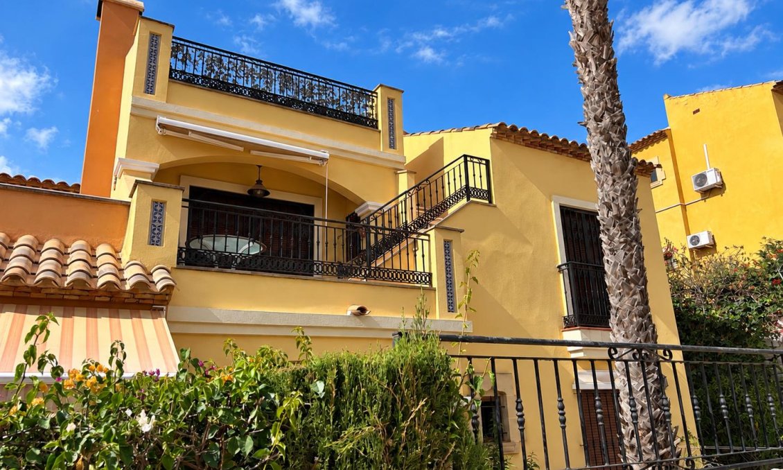 Revânzare - Apartament -
La Rellana