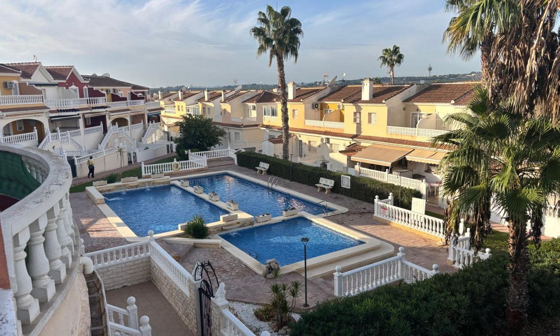 Resale - Townhouse -
Urbanización Monteazul