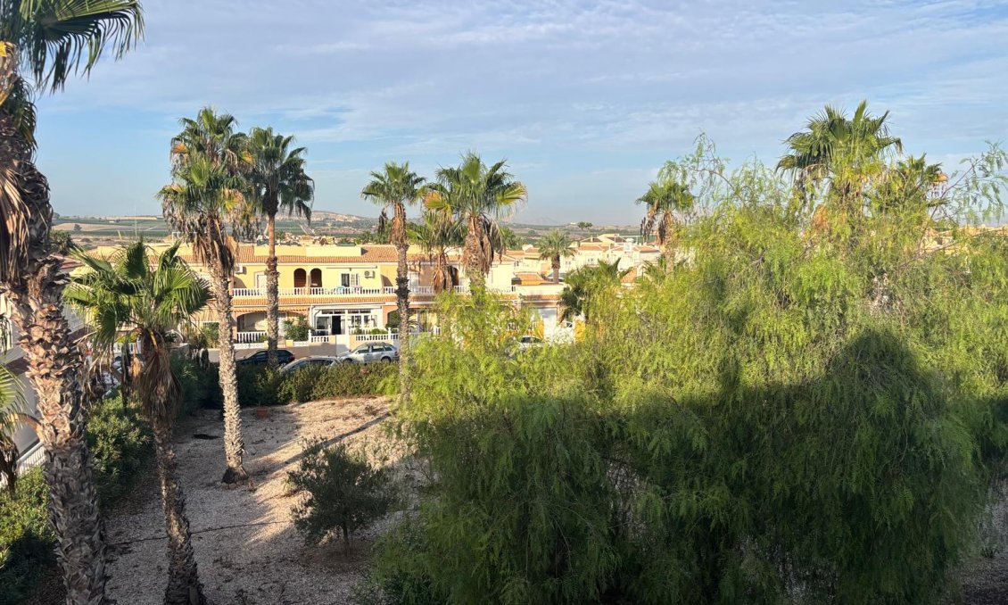 Resale - Townhouse -
Urbanización Monteazul