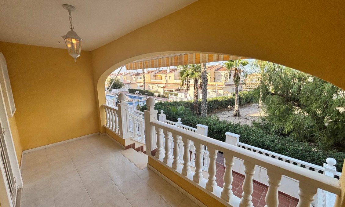 Resale - Townhouse -
Urbanización Monteazul
